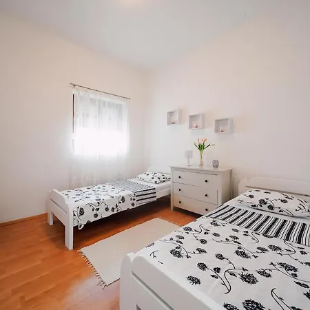 Appartamento Three-bedroom In Ljubac, Zadar I