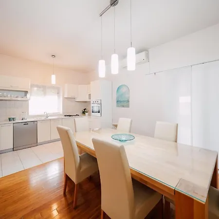 Appartamento Three-bedroom In Ljubac, Zadar I *