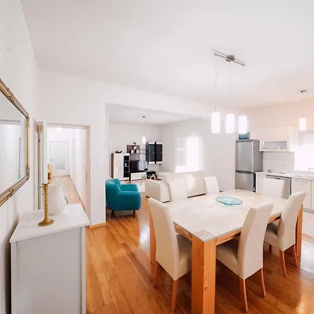 Three-bedroom In Ljubac, Zadar I Appartamento *