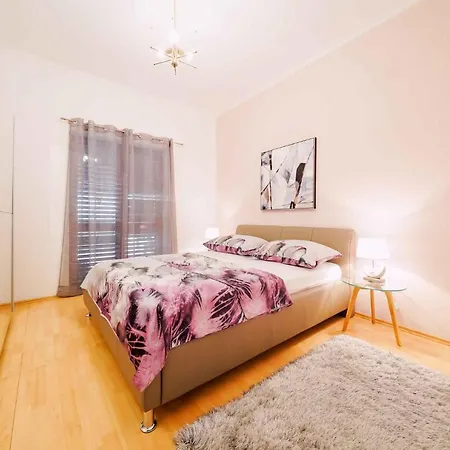 Three-bedroom In Ljubac, Zadar I *
