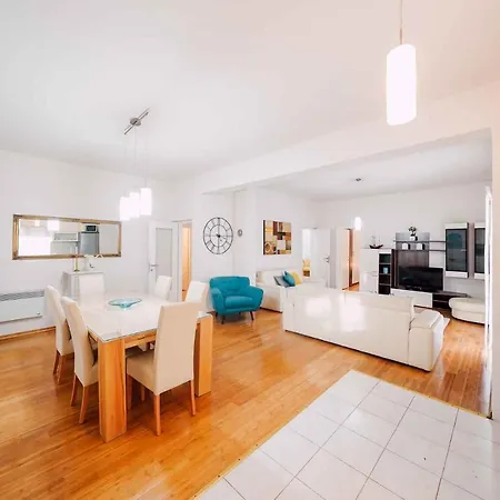 Three-bedroom In Ljubac, Zadar I شقة Krneza