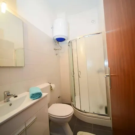Three-bedroom In Ljubac, Zadar I شقة Krneza