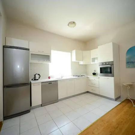 Three-bedroom In Ljubac, Zadar I Krneza