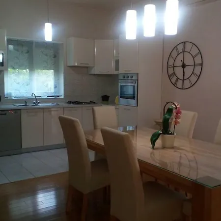 Three-bedroom In Ljubac, Zadar I شقة